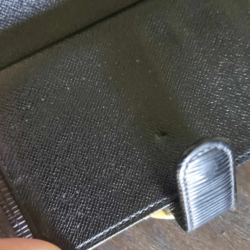 EUC LV EPI KISSLOCK WALLET